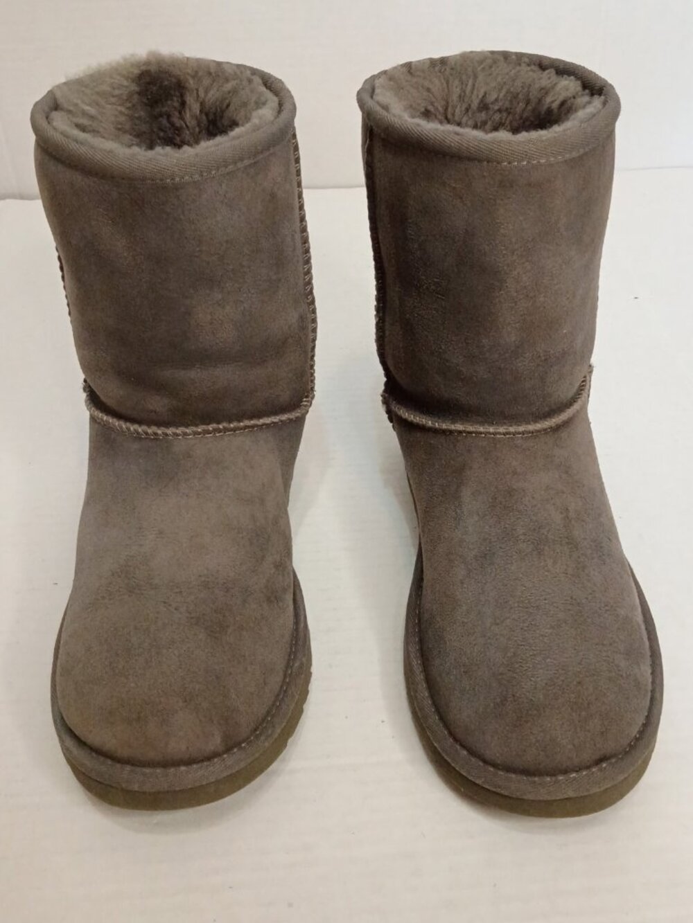 UGG Kids Classic Short Grey Suede Boots Size 6Y Fits Women 8 Style 5251Y - Picture 2 of 8